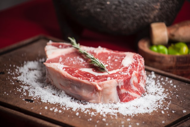 牛肉-edson-saldana-Ssb24Sick7E-unsplash.jpg