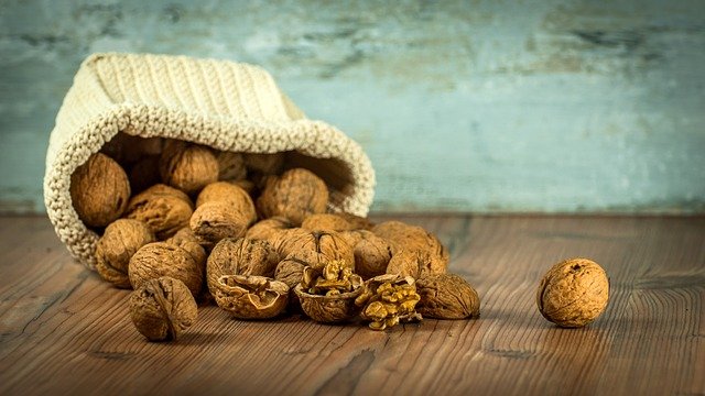 核桃-walnuts-g206ddb704_640.jpg