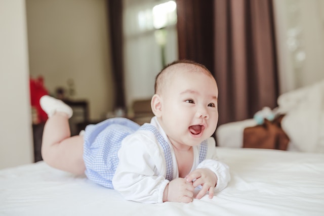 婴儿-pexels-sunvani-hoàng-7973658.jpg